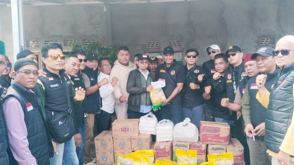 Forum Cakar Sriwijaya Sumsel Salurkan Bantuan untuk Korban Kebakaran di Kertapati