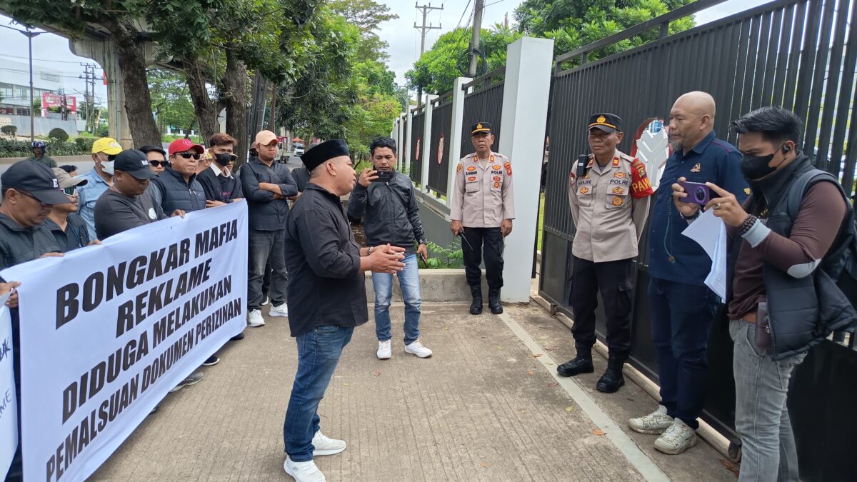 Forum Masyarakat Cinta Palembang Gelar Aksi Damai, Soroti Dugaan Reklame Rokok PT HM Sampoerna Tanpa Izin