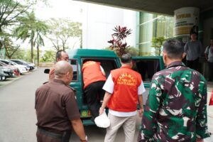Enam Tersangka Korupsi Kredit Bank Plat Merah Diserahkan ke Jaksa, Langsung Ditahan di Rutan Kelas I Palembang