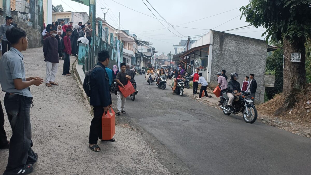 Front PSII Sukabumi Berbagi Takjil di Palasarigirang, Wujud Kepedulian Sosial Ramadan
