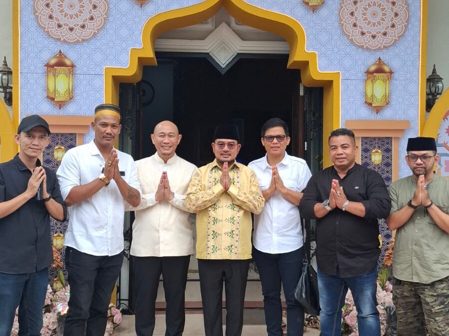 Pengurus Forum Cakar Sriwijaya Sumsel dan Wako Lubuk Linggau Halal Bihalal Ke Rumdis Wawako Palembang