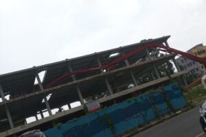 “Simpang 4 Rajawali Disorot! Dugaan Bangunan Langgar Aturan Tuai Sorotan Warga”