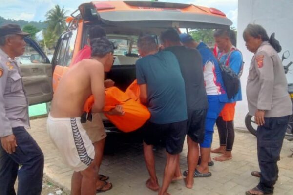 Wisatawan Tewas Terseret Arus saat Menyeberang ke Pulau Mandra di Pantai Palangpang