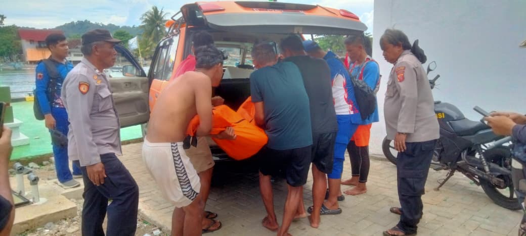 Wisatawan Tewas Terseret Arus saat Menyeberang ke Pulau Mandra di Pantai Palangpang