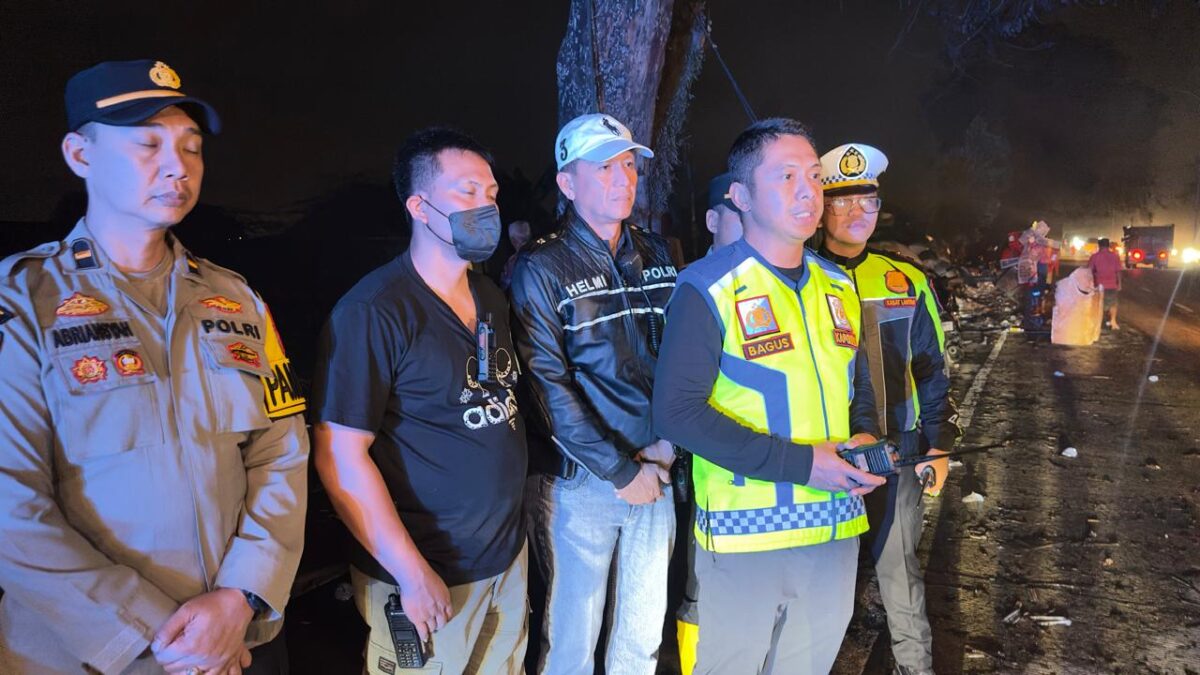 Kebakaran Hanguskan 9 Rumah di Ibul Besar III, Kapolres Ogan Ilir Turun Langsung ke Lokasi Bersama Personel