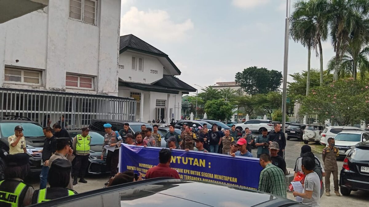 Desak KPK Bertindak, Massa CACA Sumsel Demo di PN Palembang Soroti Dugaan Korupsi Pokir OKU