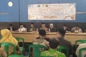 Forkopimcam, KUA, dan Tokoh Masyarakat Hadiri Halal Bihalal MUI Kalapanungga