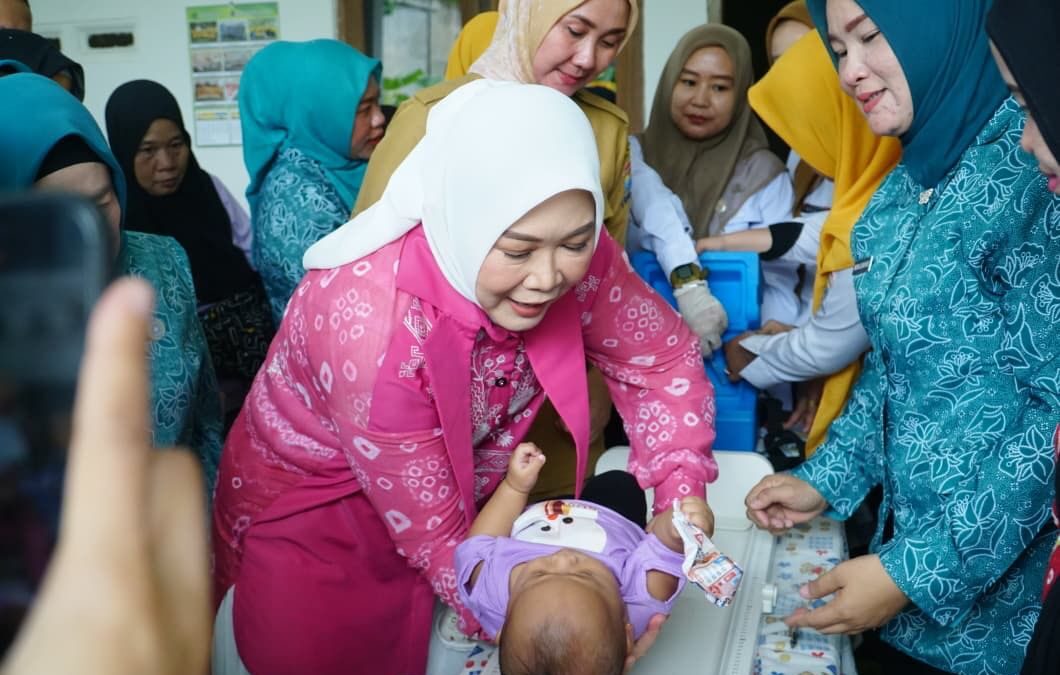Ketua TP PKK Sumsel Tinjau Kegiatan Posyandu, Tekankan Pentingnya Gizi dan Imunisasi