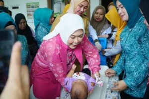 Ketua TP PKK Sumsel Tinjau Kegiatan Posyandu, Tekankan Pentingnya Gizi dan Imunisasi
