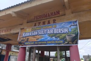 Warga Kenten Keluhkan Distribusi Air Bersih, Pasang Spanduk Protes