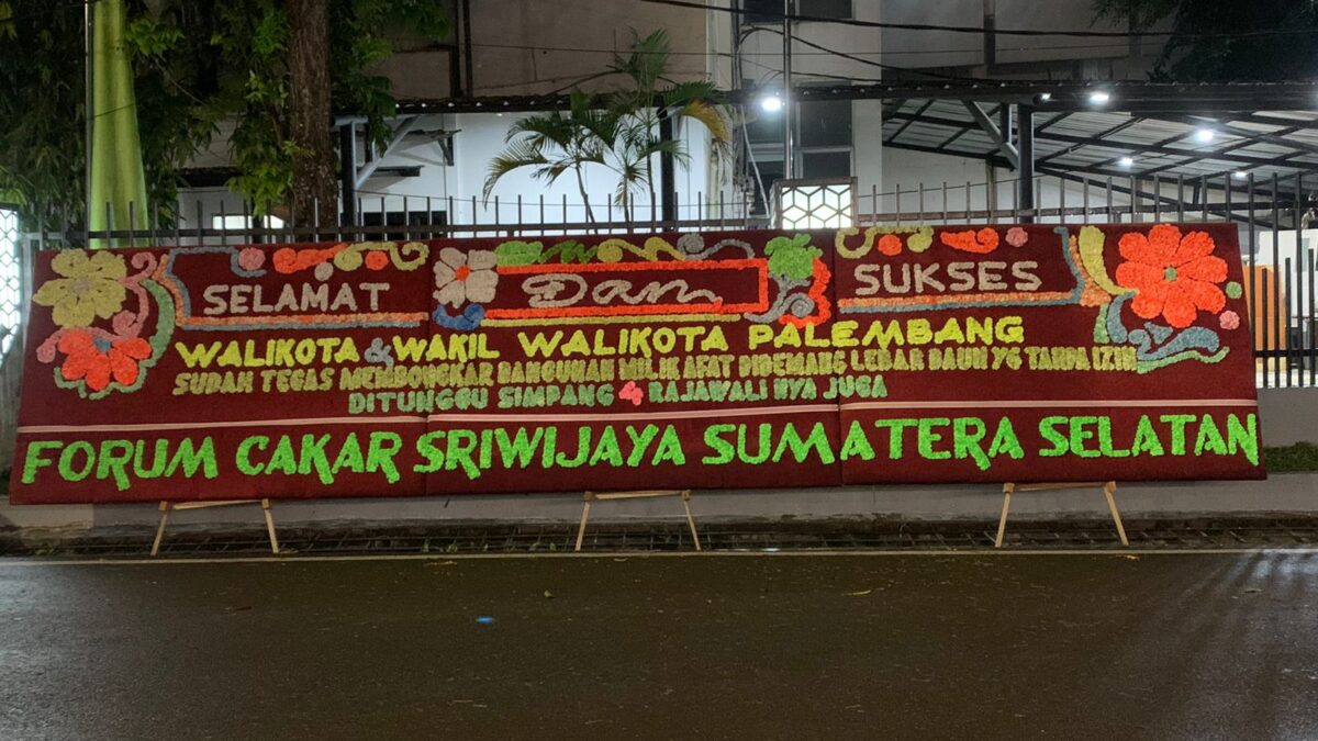 Cakar Sriwijaya Kirim Papan Bunga ke Kantor Pemkot Palembang, Dukung Penertiban – Simpang Rajawali Ikut Disorot