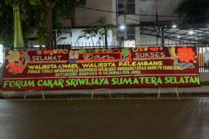 Cakar Sriwijaya Kirim Papan Bunga ke Kantor Pemkot Palembang, Dukung Penertiban – Simpang Rajawali Ikut Disorot