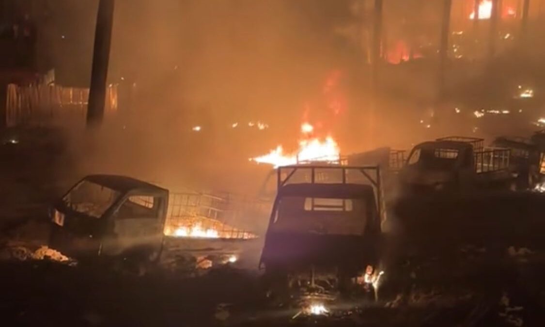 Dugaan Sumur Ilegal meledak, Areal PT Hindoli Berubah Jadi Lautan Api
