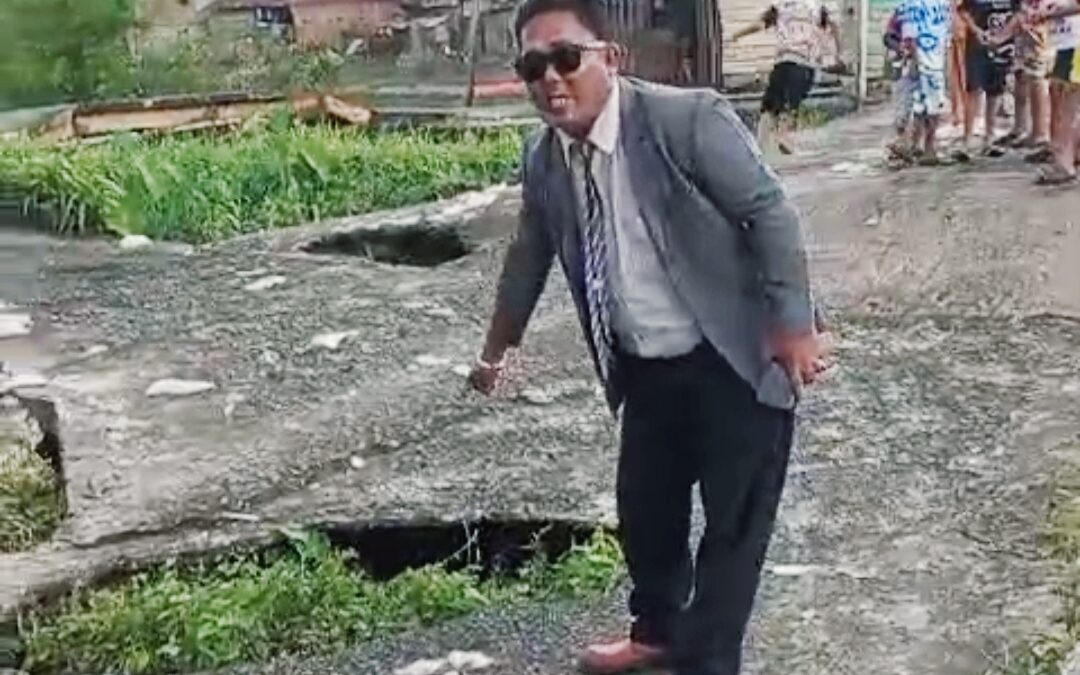 Warga Desak Pemerintah Setempat Segera Perbaiki Jalan Rusak di Lorong Terusan 5 Ulu Palembang