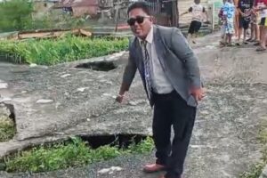 Warga Desak Pemerintah Setempat Segera Perbaiki Jalan Rusak di Lorong Terusan 5 Ulu Palembang