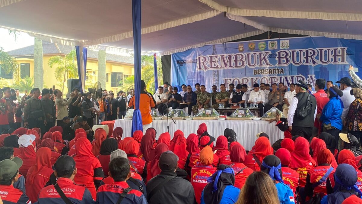 Ratusan Buruh Peringati May Day di DPRD, Aspirasi Disampaikan Lewat Dialog Interaktif