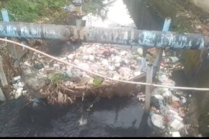 Warga Air Itam Resah, Aliran Sungai Tercemar dan Tersumbat Sampah