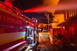Kebakaran Memicu Kepanikan Warga Kelurahan 1 Ilir Kecamatan Ilir Timur II Palembang