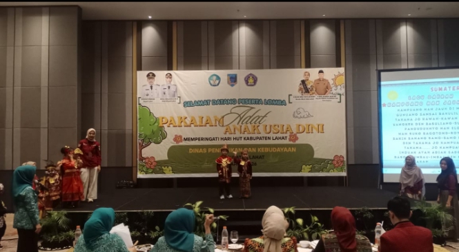 Lomba Pakaian Adat Anak Meriahkan HUT ke-157 Kabupaten Lahat