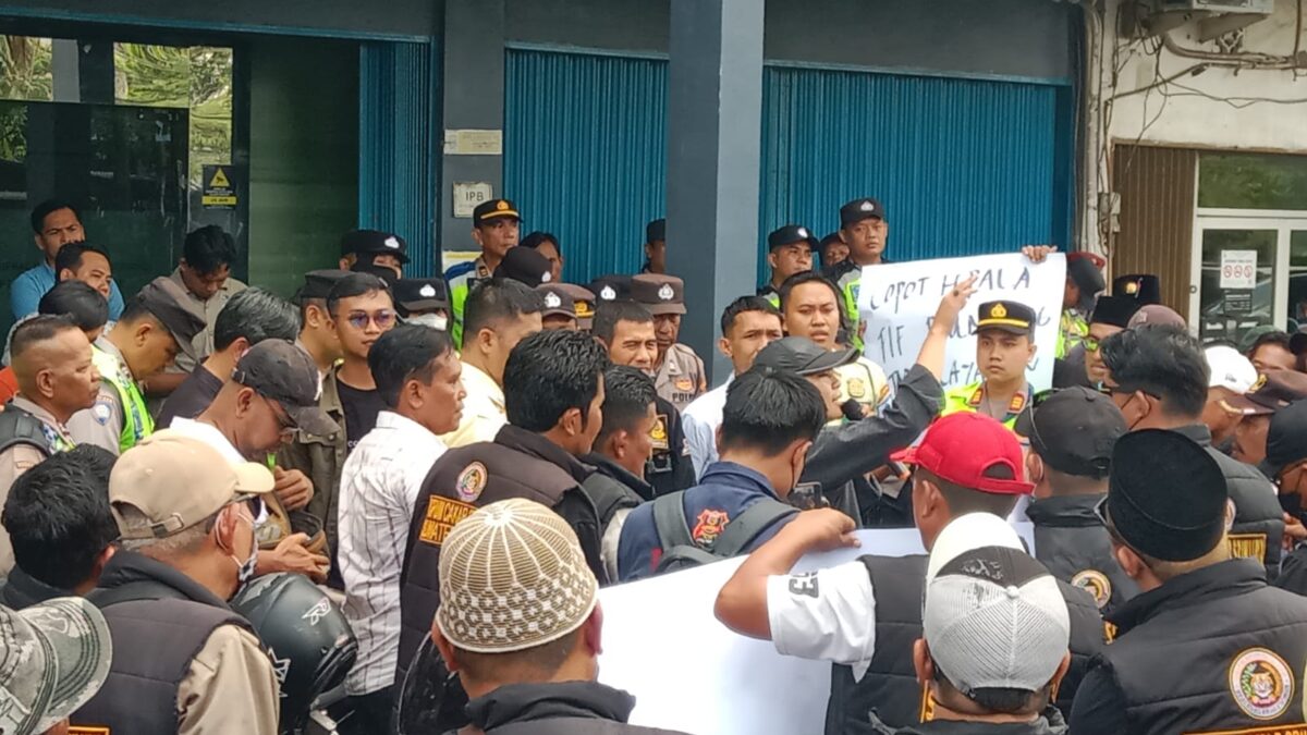 Ratusan Massa Forum Cakar Sriwijaya Geruduk Kantor FIF Group Palembang, Soroti Dugaan Tindakan Oknum Karyawan terhadap Debitur
