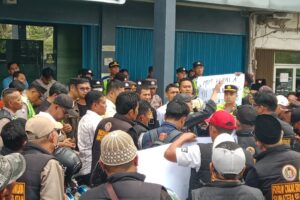 Ratusan Massa Forum Cakar Sriwijaya Geruduk Kantor FIF Group Palembang, Soroti Dugaan Tindakan Oknum Karyawan terhadap Debitur