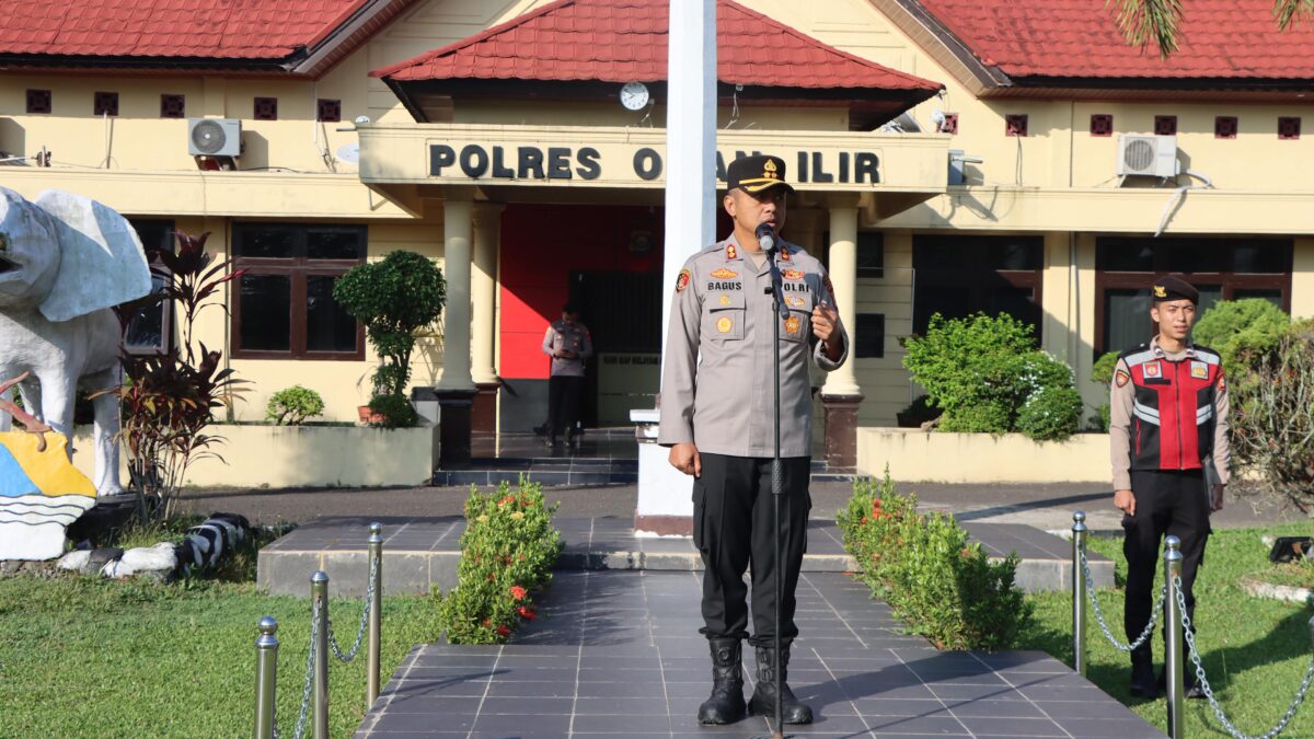 Kapolres Ogan Ilir Tekankan Pelayanan Prima dan Disiplin Personel Saat Pimpin Apel Pagi