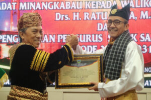 Wali Kota Palembang Ratu Dewa Terima Gelar Adat Minangkabau “Sutan Malin Batuah”