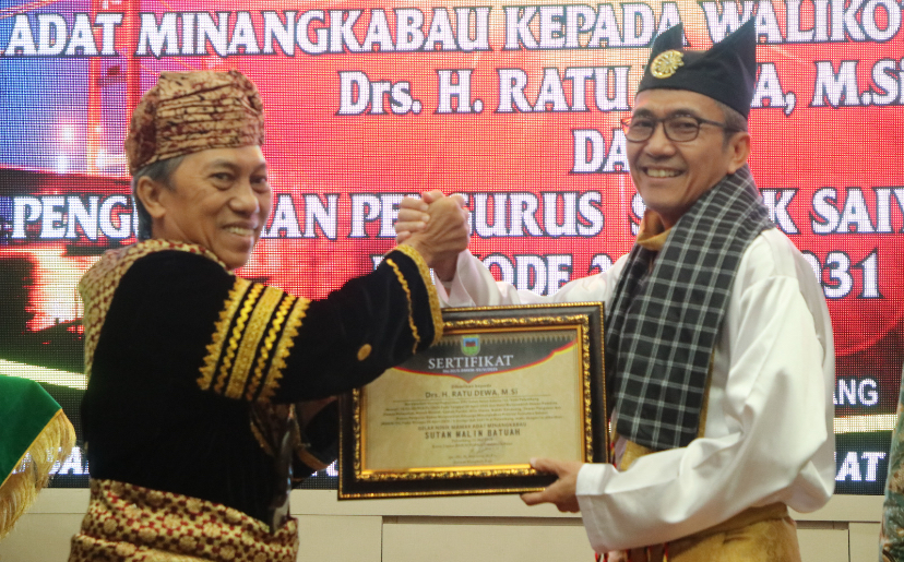 Wali Kota Palembang Ratu Dewa Terima Gelar Adat Minangkabau “Sutan Malin Batuah”