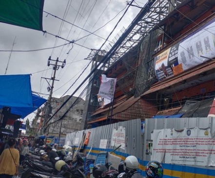 Kabel Semrawut di Pasar 16 Ilir Palembang Dikeluhkan Warga dan Pedagang