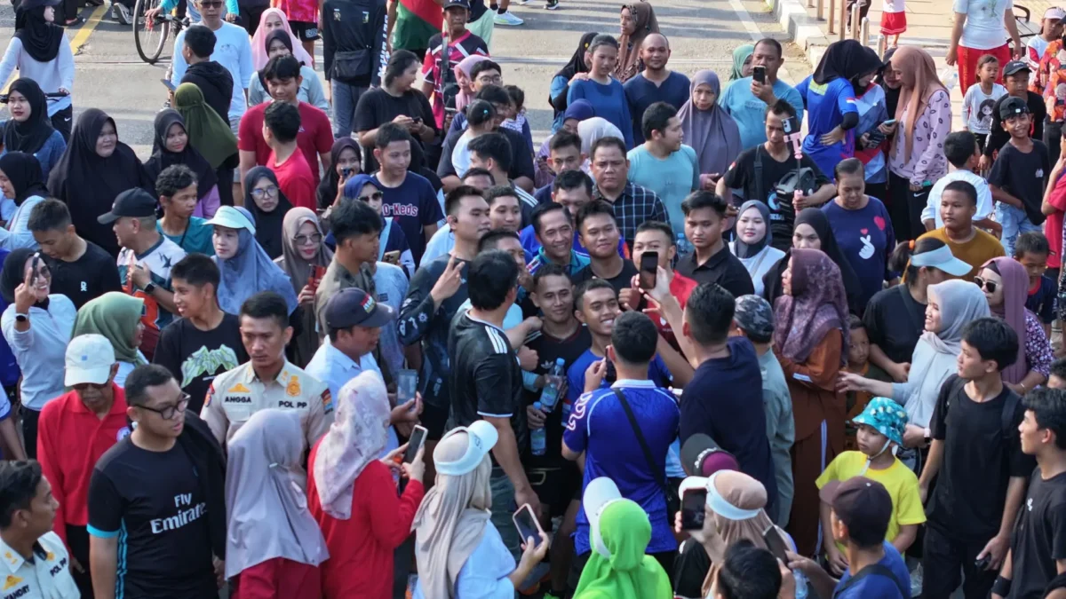 Ribuan Warga Antusias Ikuti Uji Coba Car Free Day di Jembatan Ampera