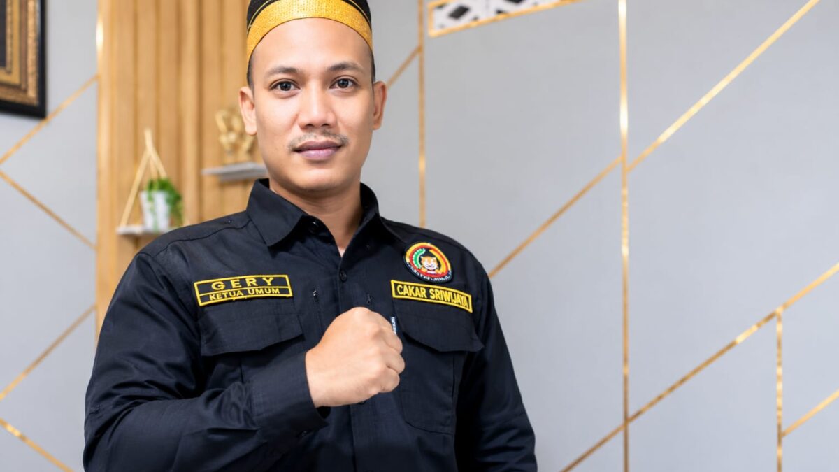 KETUA UMUM FORUM CAKAR SRIWIJAYA SUMSEL GERY ANGKAT BICARA TERKAIT VIRALNYA KASUS AJUN