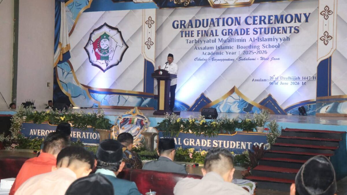 WISUDA SANTRI PONPES ASSALAM PUTRA, SELAIN ILMU AGAMA WABUP MINTA PERDALAM SAIN DAN TEKNOLOGI
