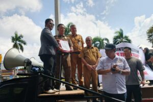 Tarif Parkir Rajawali Village Disorot, Massa Datangi Kantor Wali Kota Palembang