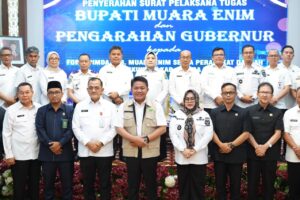 Gubernur Sumsel Serahkan Surat Plt Bupati Muara Enim kepada Sumarni