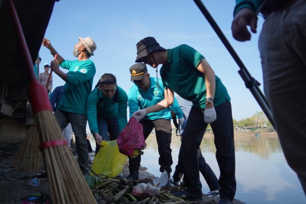 Bupati OKI Pimpin Aksi Bersih Lingkungan, ASN, TNI, Polri, dan Warga Bergotong Royong