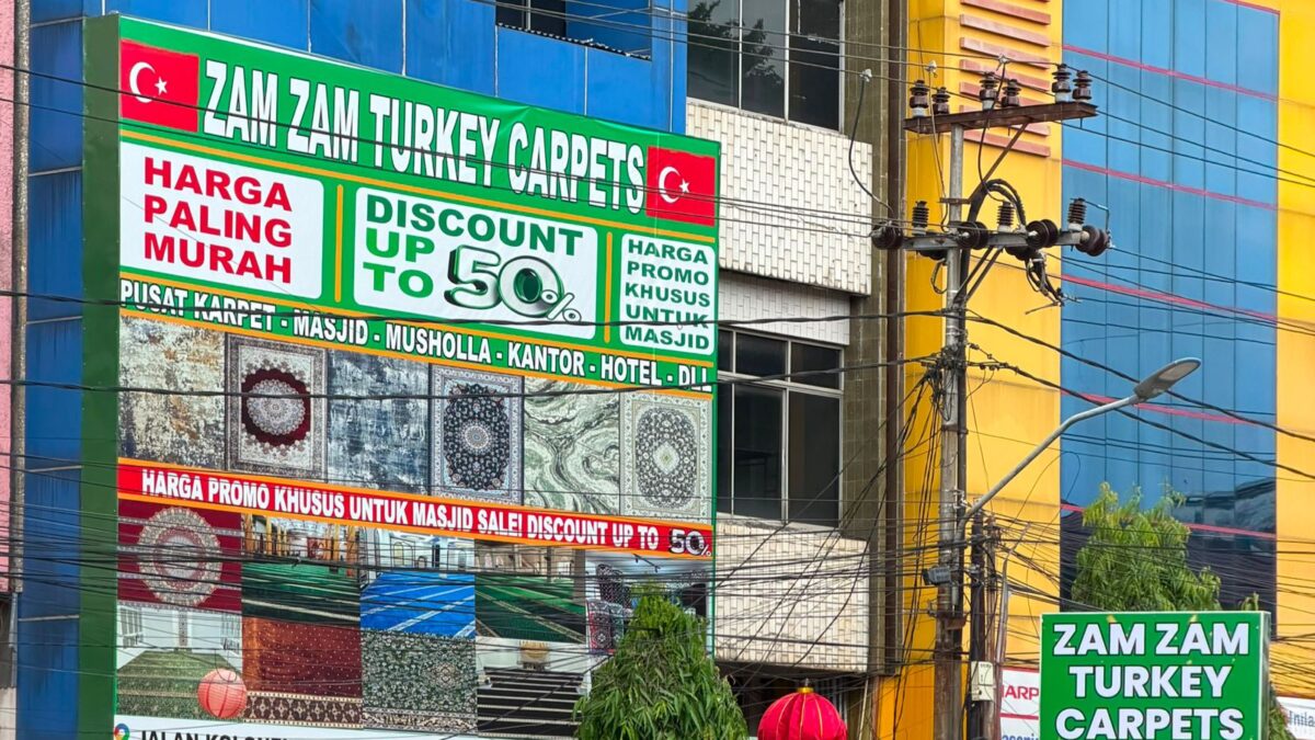 Papan Nama Toko di Jalan Kolonel Atmo Jadi Sorotan Warga, Minta Instansi Terkait Lakukan Verifikasi