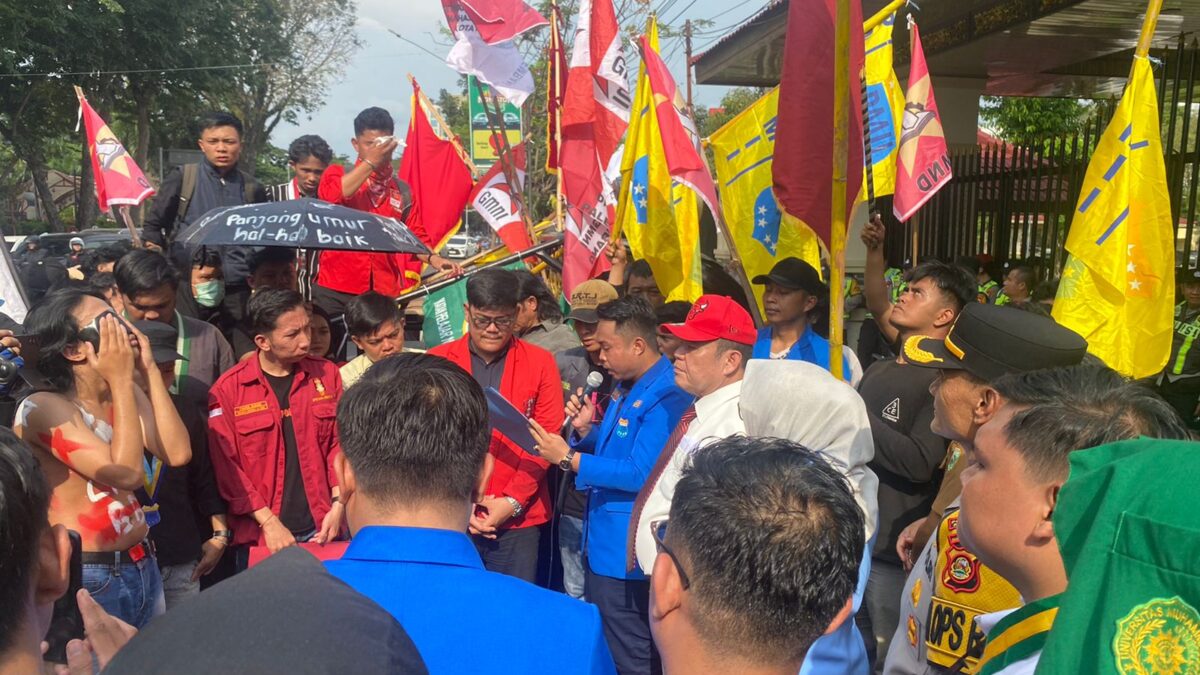 Ratusan Mahasiswa Cipayung Plus Demo di DPRD Sumsel, Soroti MBG hingga Rencana Kenaikan BBM