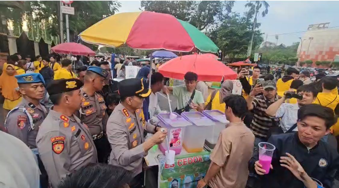 Usai Penyampaian Aspirasi, Kapolrestabes Palembang Hadirkan Kebersamaan dengan Mahasiswa dan Pelaku UMKM