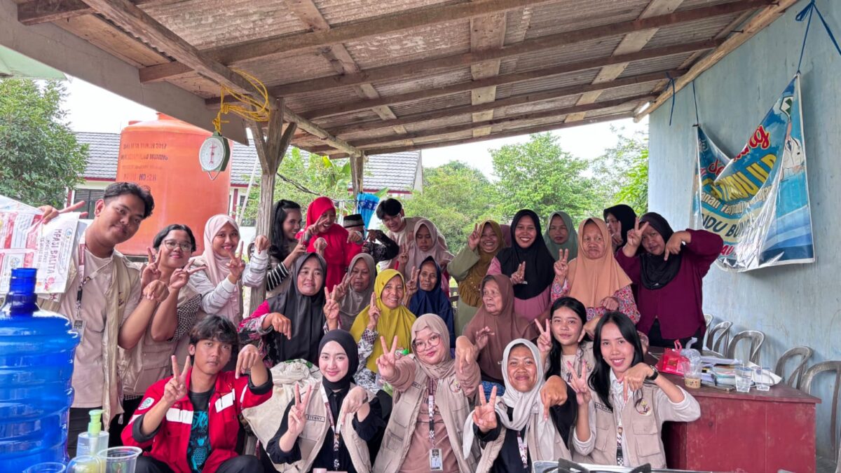Mahasiswa FKM Unsri Berkontribusi Tingkatkan Derajat Kesehatan Masyarakat Desa Pulau Muning