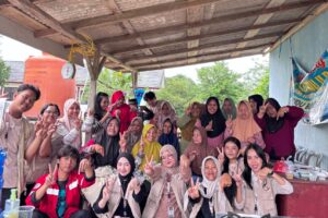 Mahasiswa FKM Unsri Berkontribusi Tingkatkan Derajat Kesehatan Masyarakat Desa Pulau Muning