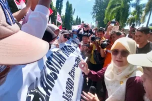Ribuan Warga Probolinggo Gelar Aksi Damai Dukung Keberlanjutan Program MBG, Wali Kota Ikut Teken Dukungan
