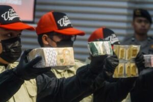 KPK Sita Barang Bukti Senilai Rp21,2 Miliar dari OTT Bupati Sukoharjo