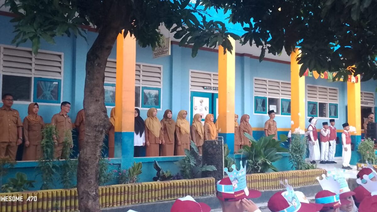 SD Negeri 13 Lahat Awali MPLS dengan Upacara Bendera, Tanamkan Disiplin Sejak Hari Pertama