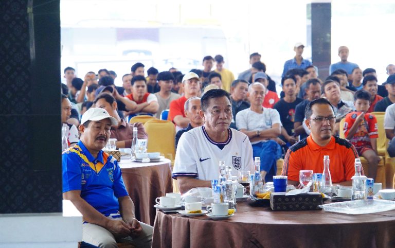 Pendopo Muba Disulap Jadi Stadion Mini, Bupati Nobar Piala Dunia 2026 Bersama Ratusan Warga