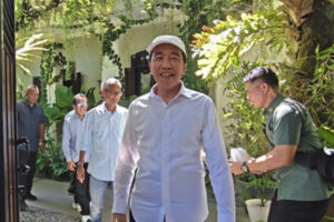 Jokowi Kumpulkan Teman Kuliah UGM Jelang Sidang Roy Suryo dan dr Tifa