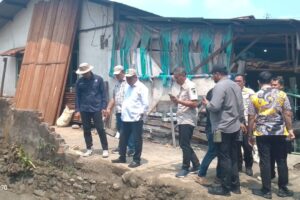 Bupati Lahat Tinjau Enam Titik Sungai, Bangunan Liar di Atas Drainase Akan Dibongkar