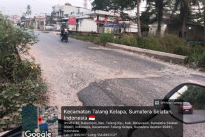 Jalan Berlubang di Pangkalan Benteng Disorot, Sekretaris FCS PAC Talang Kelapa Minta Pemkab Bertindak