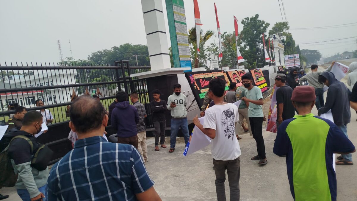 Massa Desak Audit Dana Desa Rp1,1 Miliar, Datangi Inspektorat dan Kejari Sergai