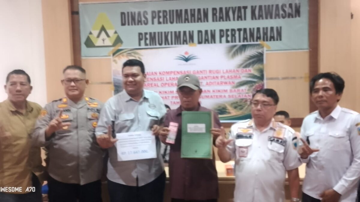 58 Warga Dua Desa di Kikim Selatan Terima Kompensasi Gelombang II dari PT Aditarwan