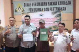 58 Warga Dua Desa di Kikim Selatan Terima Kompensasi Gelombang II dari PT Aditarwan